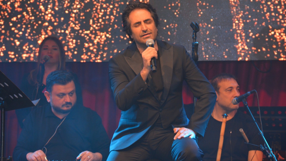 17 yıl sonra İzmir'de sahne aldı