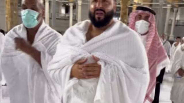 Kâbe'de gözyaşlarına hakim olamadı