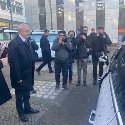 Kılıçdaroğlu Berlin'de! O aracı inceledi