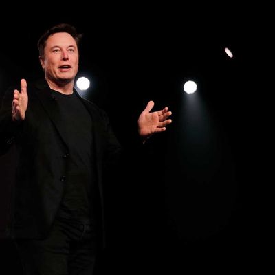 Musk'a Tesla darbesi!