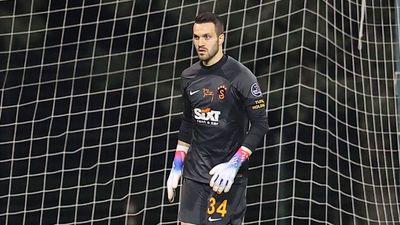 Okan kendini yaktı!