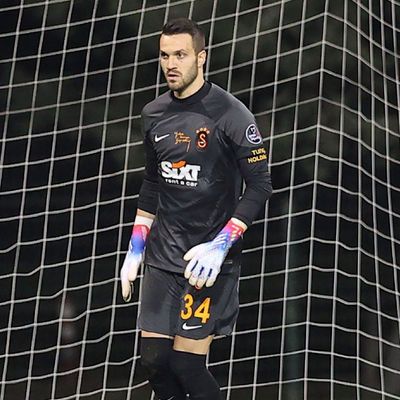 Okan kendini yaktı!