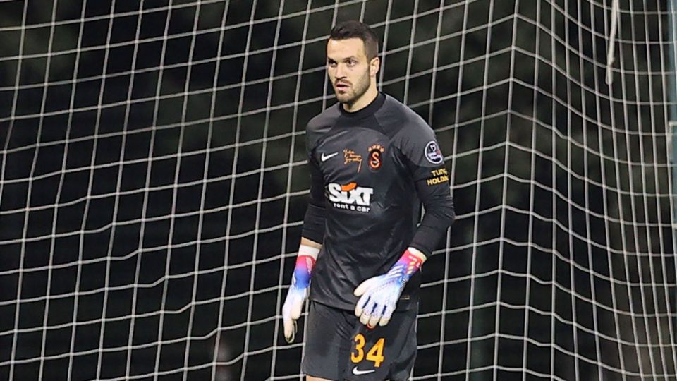 Okan kendini yaktı!