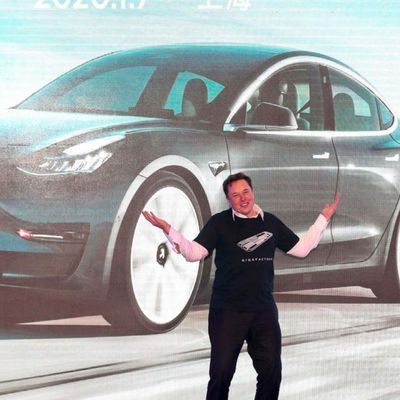 Milyarlarca dolarlık Tesla hissesi sattı