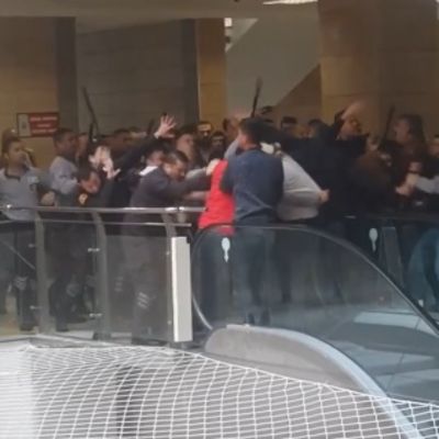 Adana Adliyesi'nde ortalık karıştı! Görevlilere saldırdılar