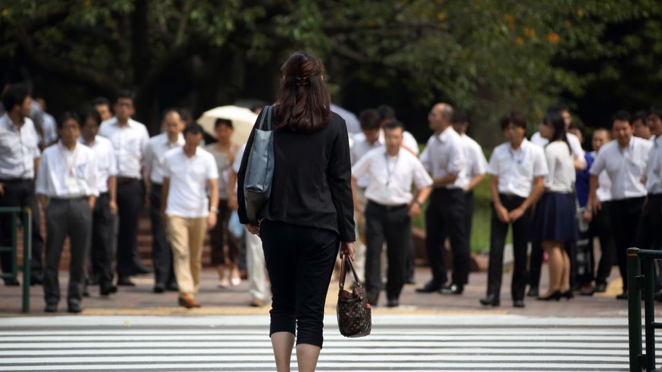 AB, kadın ve erkek çalışanlara eşit ücrette anlaştı
