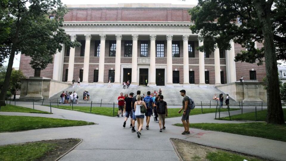 Harvard'ın 386 yıllık tarihinde bir ilk