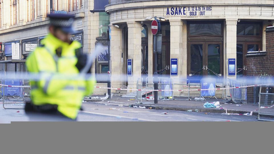 Londra'da konser salonunda izdiham