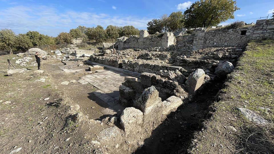 Antik kentin çok katlı çarşısı gün ışığına çıkarılıyor