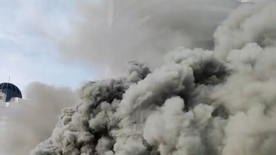 İstanbul Levent'te bulunan AVM'de yangın çıktı!