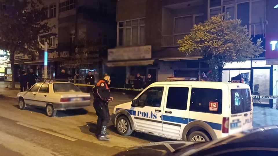 Tartıştığı husumetlisini tabancayla öldürdü