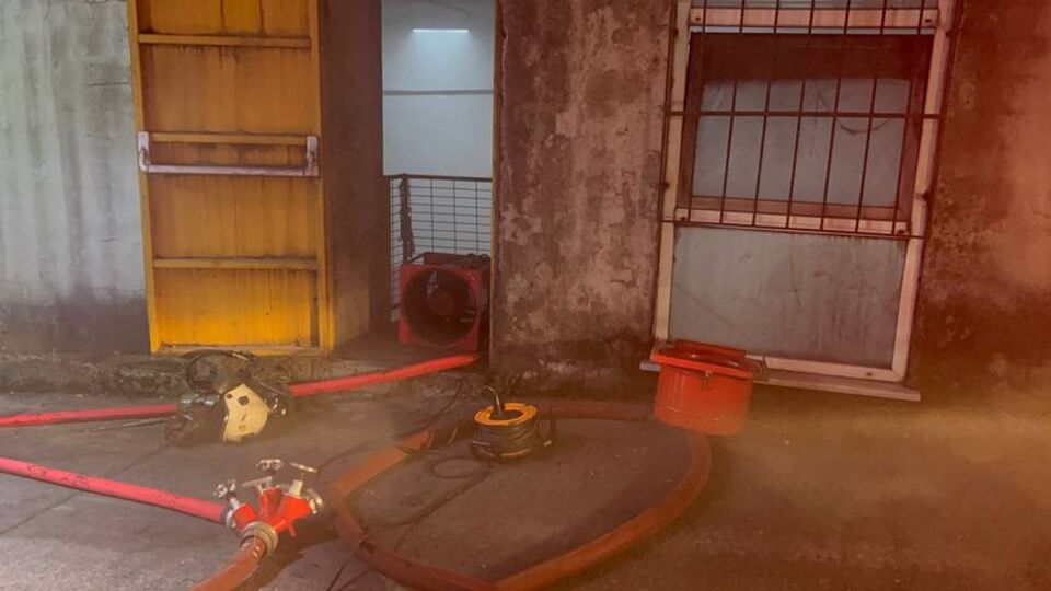 Plastik ve kauçuk fabrikasındaki yangın söndürüldü