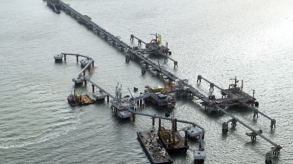 Almanya'nın ilk LNG terminali açıldı