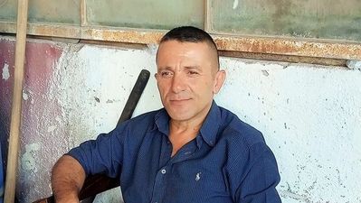 Babasını göğsünden bıçakladı