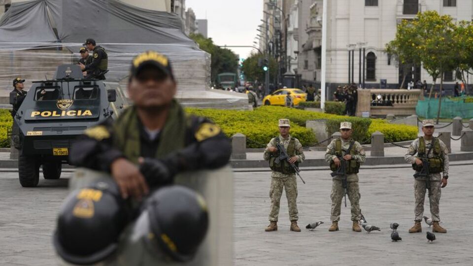 Peru'da siyasi kriz devam ediyor