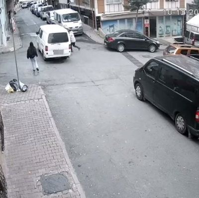 Minibüsle kapkaç! İstanbul'da inanılmaz hırsızlık
