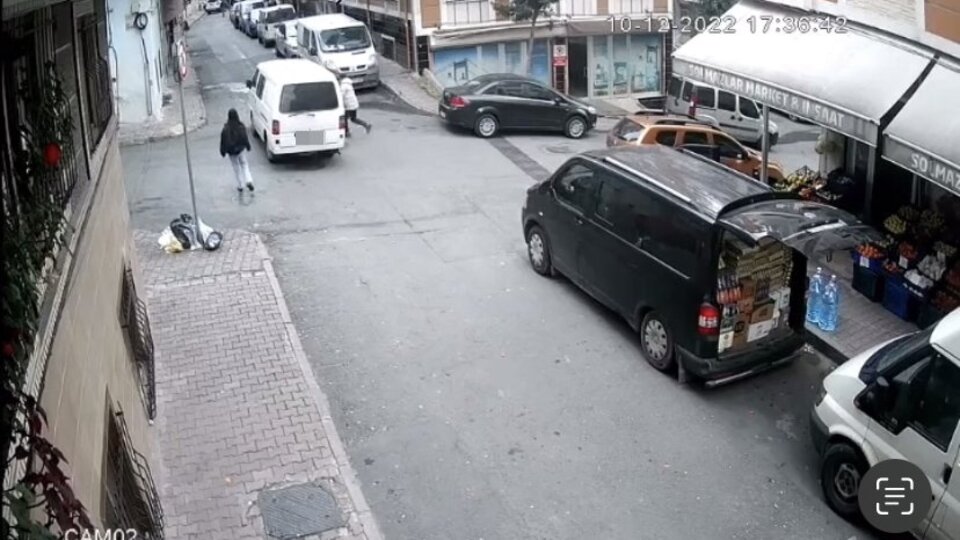 Minibüsle kapkaç! İstanbul'da inanılmaz hırsızlık