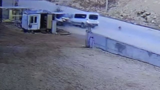 Köpeğe çarpmamak için manevra yaptı! Ölüler ve yaralılar var!