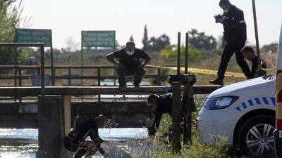 Öldürdüğü oğlunun cesedini bavula sığdıramayınca çuvalla kanala attı!