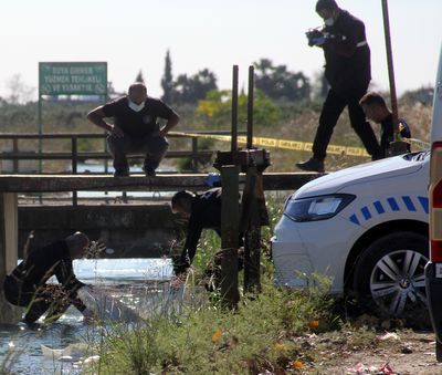 Öldürdüğü oğlunun cesedini bavula sığdıramayınca çuvalla kanala attı!