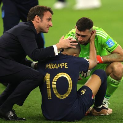 Macron ile Mbappe'nin diyaloğu gündem oldu