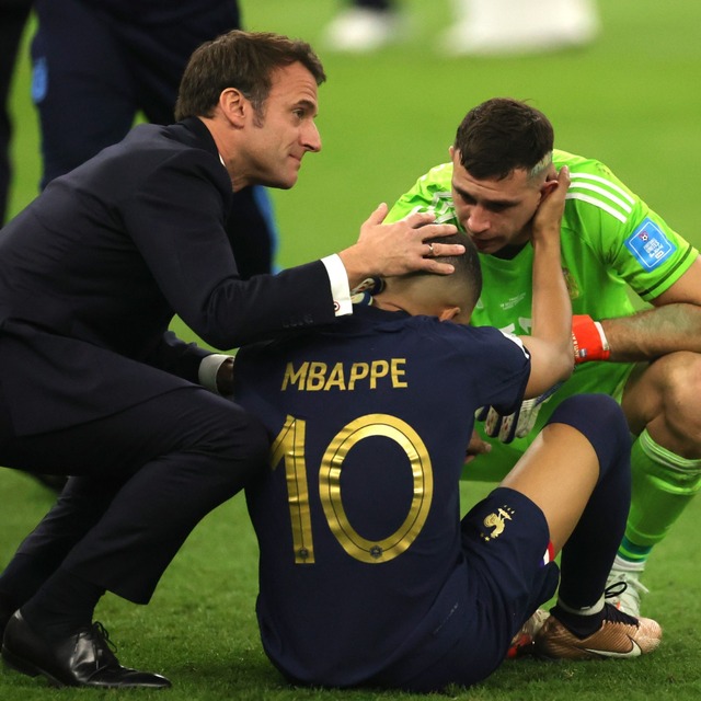 Macron ile Mbappe'nin diyaloğu gündem oldu