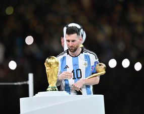 İlk sözleşmesi peçeteye yapıldı!