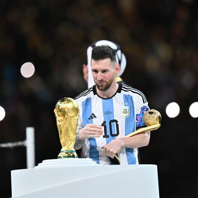 İlk sözleşmesi peçeteye yapıldı!