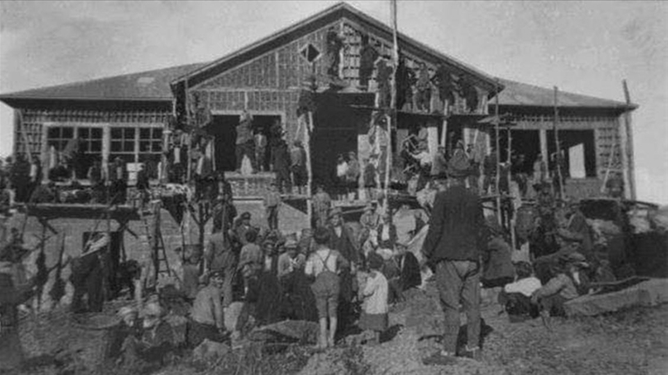 90 yıl önceki fotoğraf yeniden çektirildi!