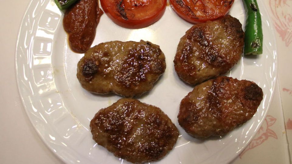 Coğrafi işaretle tescillendi! "Diğer köftelerin pabucu dama atılacak"