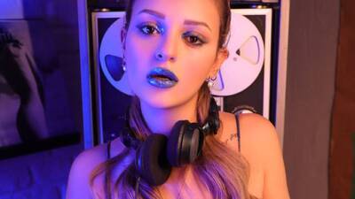 Zeyysıla ve Deeperise'dan 'İlk Kez Uyuyorum'