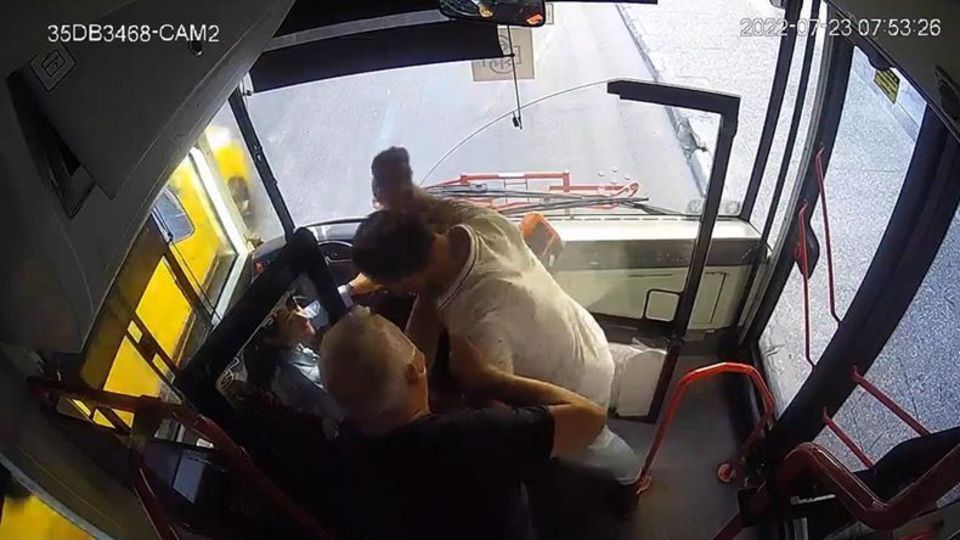 Otobüs şoförü Burçin'e saldıran yolcunun cezası belli oldu!