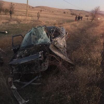 Kamyonetle otomobil çarpıştı! 2 ölü, 5 yaralı