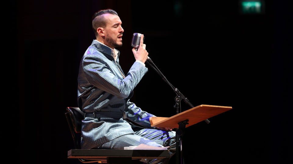 Cem Adrian'dan İş Sanat'ta harika konser