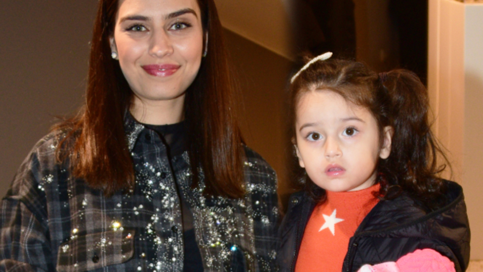 "Kızımla sergiyi ziyarete geldik"