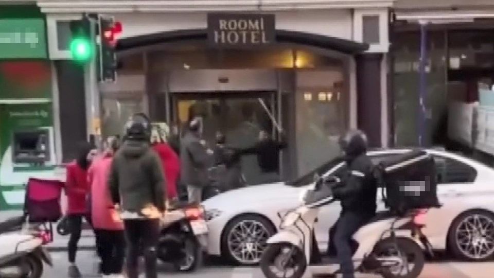 Kağıt toplayıcıları ile mahalleli arasında sopalı kürekli kavga!