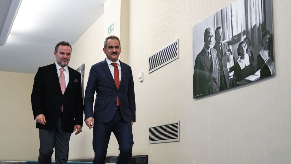 Bakan Özer ilk kez konuştu: O çiçeği fark etmedim