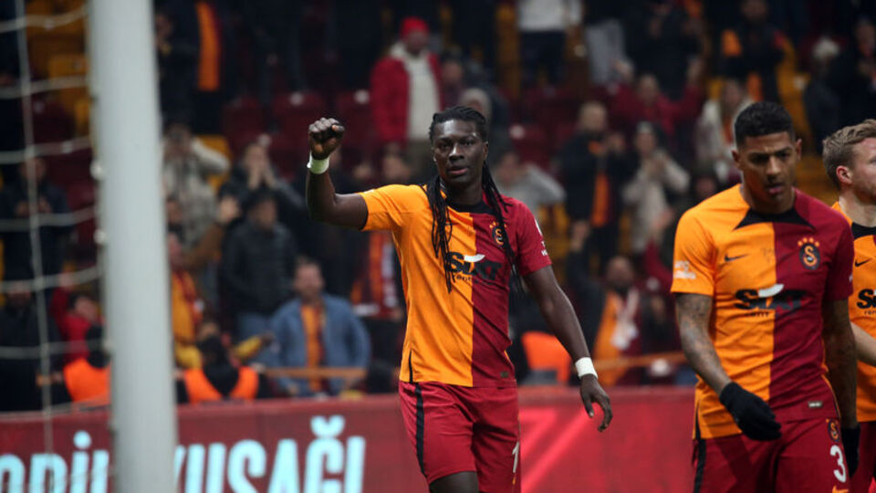 Galatasaray, Gomis ile turladı!