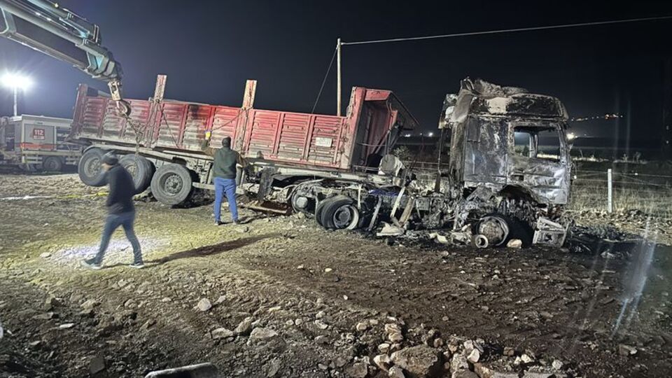 Kamyon ile kamyonet çarpıştı! 1 ölü, 2 yaralı