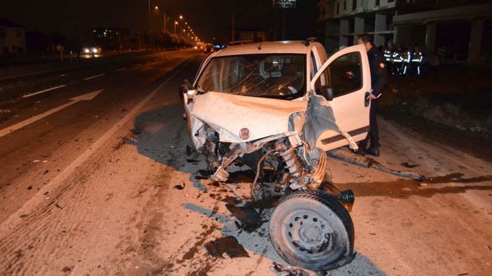 Aksaray'da trafik kazası: 1'i ağır 3 yaralı