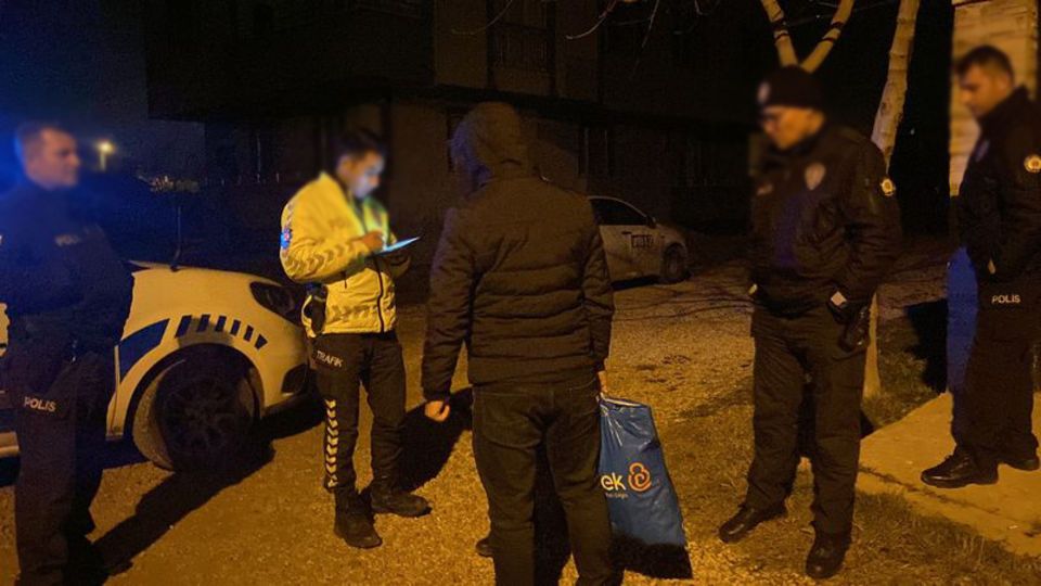 Ehliyetsiz sürücü 10 kilometrelik kovalamacayla yakalandı