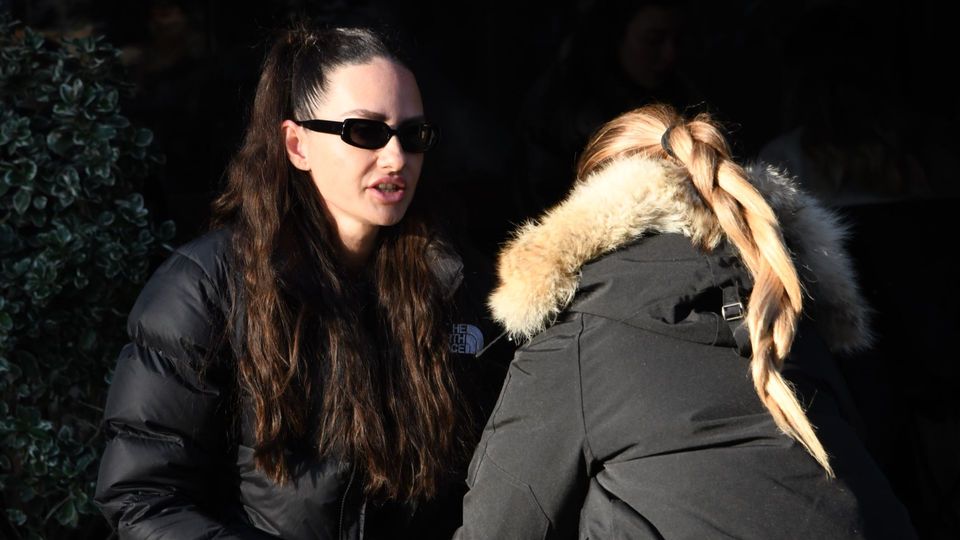 Duvar üzerinde sohbet