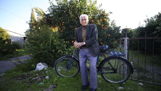 Mahallenin 'muhtar dede'si 70 yıldır bisikletiyle yollarda