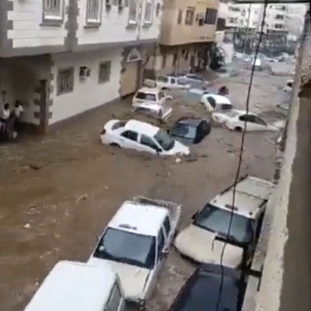 Mekke'de şiddetli yağış sele neden oldu