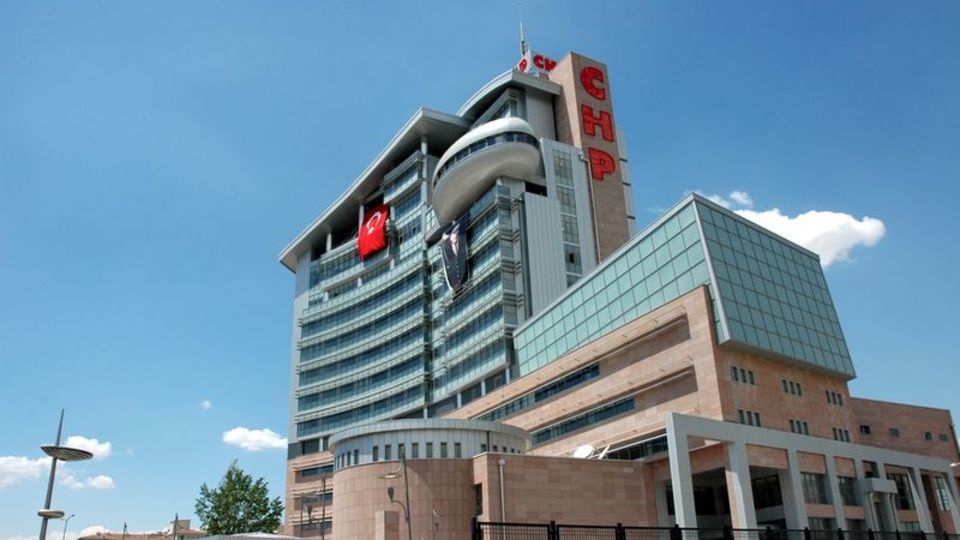 CHP'de 4 il başkanı istifa etti