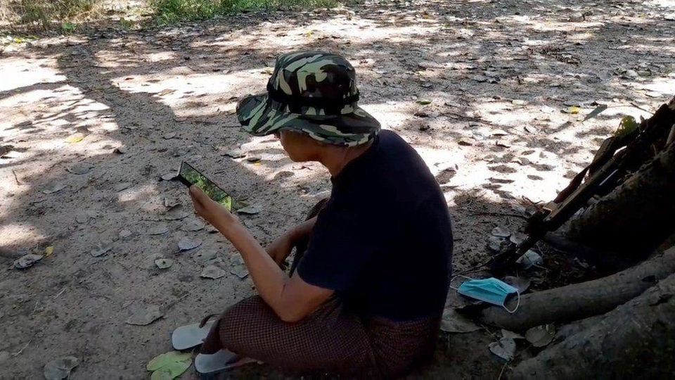 Myanmar'da farklı cephelerde savaşan babadan oğluna: 'Karşıma çıkarsan seni öldürürüm'