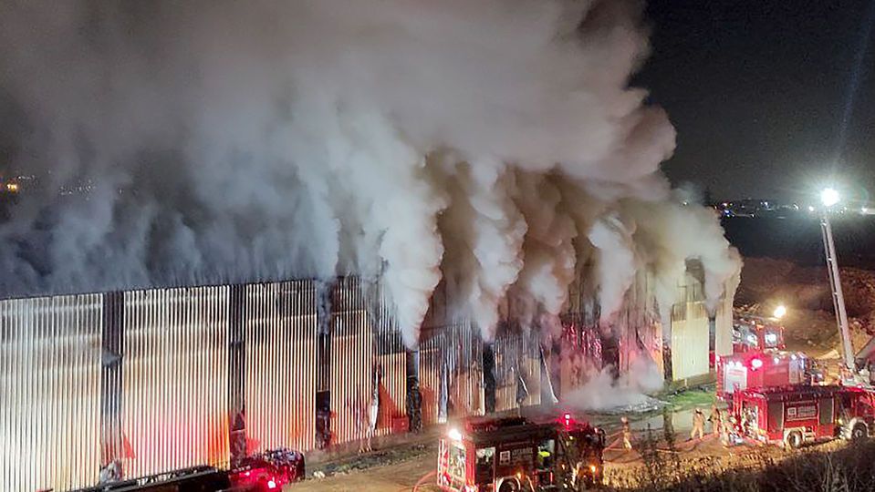 Tuzla'da bir geri dönüşüm tesisinde yangın