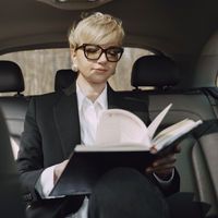 Arabada kitap okurken mideniz bulanıyor mu? İşte sebebi ve çözüm önerileri