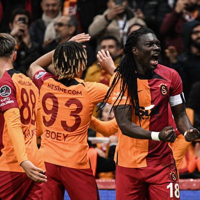 Liderlik Gomis'le geldi!