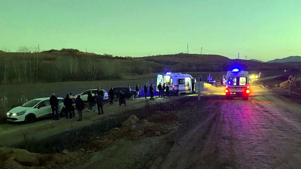 Ticari araç şarampole yuvarlandı